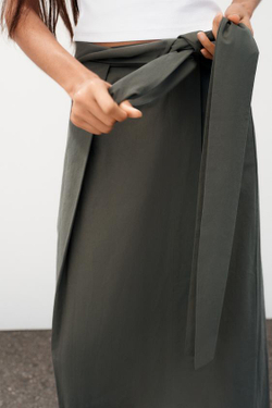 ZARA ЮБКА МИДИ НА ЗАПÁХЕ, ЛИНЯЛЫЙ НЕФТЯНОЙ