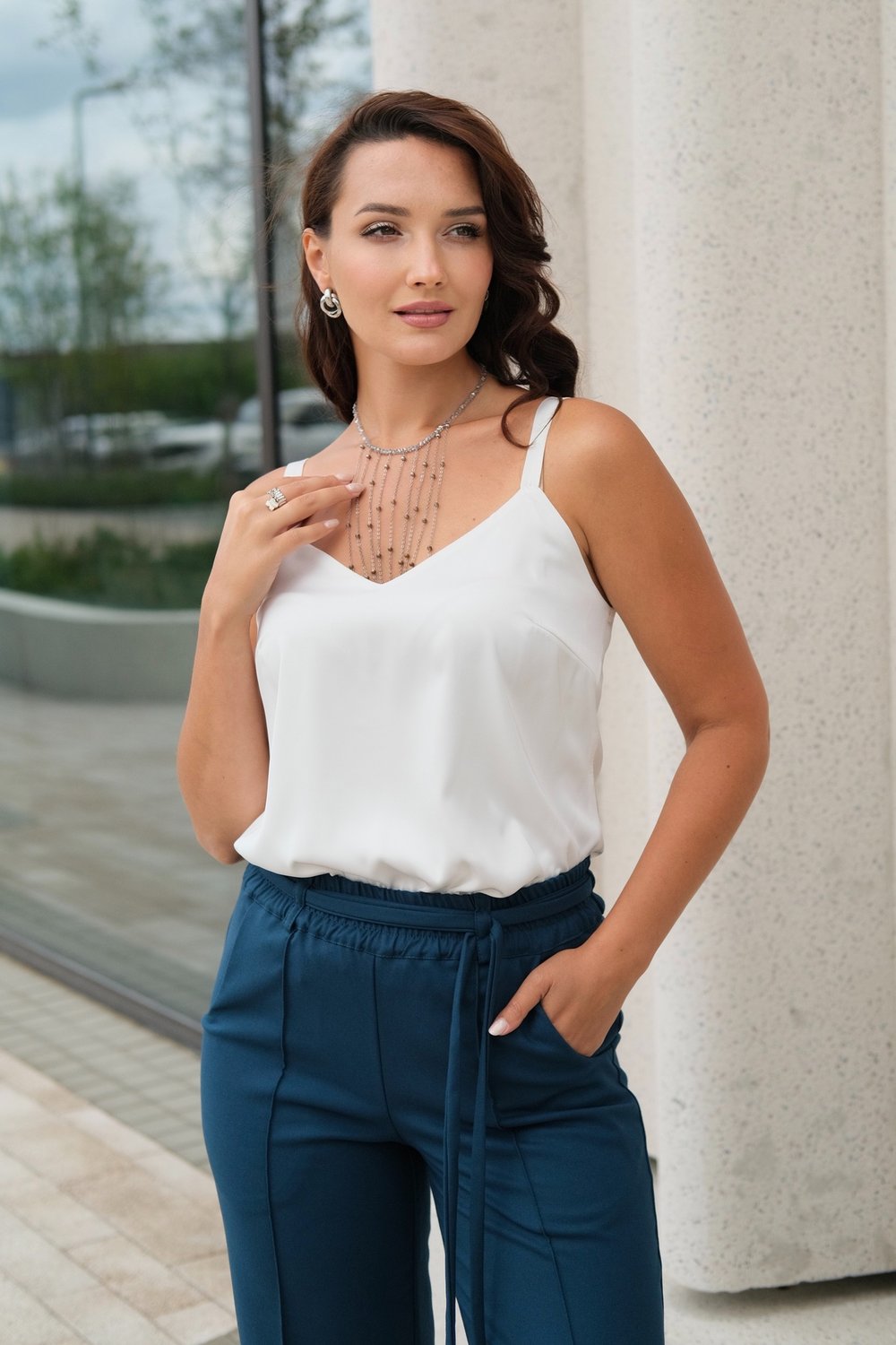 Топ молочного цвета из шелковистой ткани