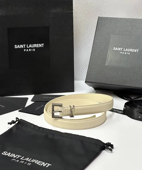 Ремень SAINT LAURENT с пряжкой CASSANDRE из зернистой кожи