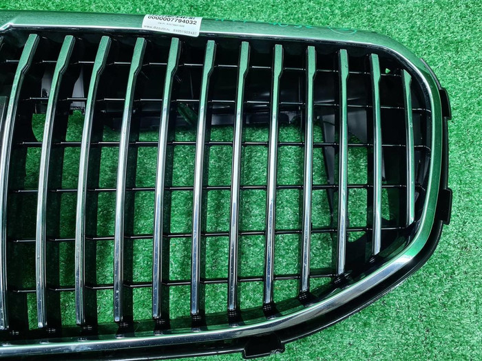 Решетка радиатора Mercedes GLS X167 19-23 Maybach