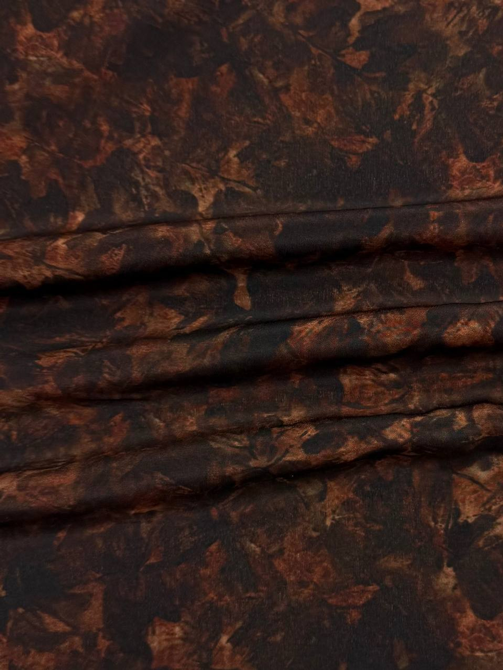 Шелк креп бордово-коричневый с абстрактным принтом