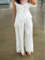 Шелковый костюм с брюками белый