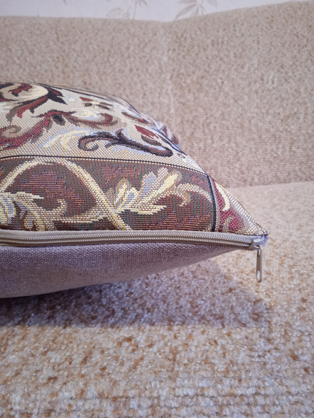 Декоративный гобеленовый чехол Виктория 47х47