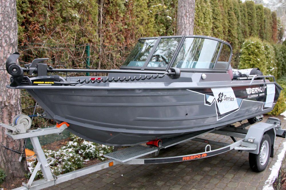 Лодка Berkut S-FISHER