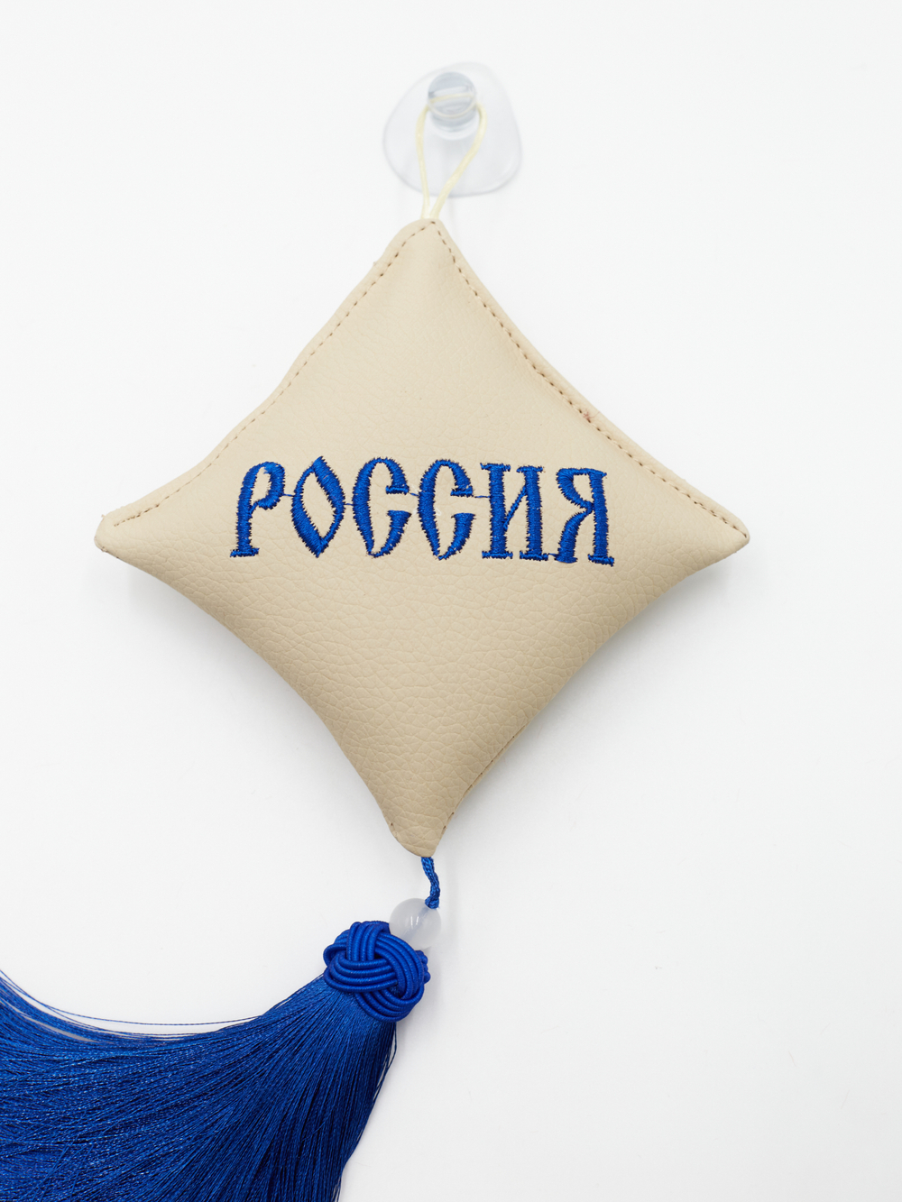 Ромб объемный на присоске РОССИЯ (экокожа, бежевый, синяя вышивка, кисть)