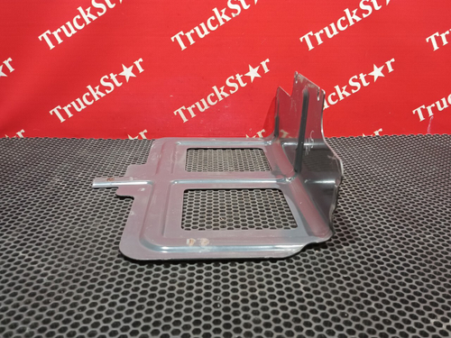 Кронштейн брызговика левого 2019г.