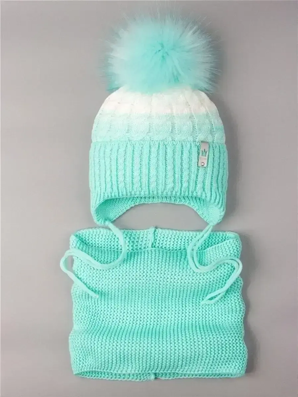 Шапка зимняя вязаная с помпоном и снуд для девочки