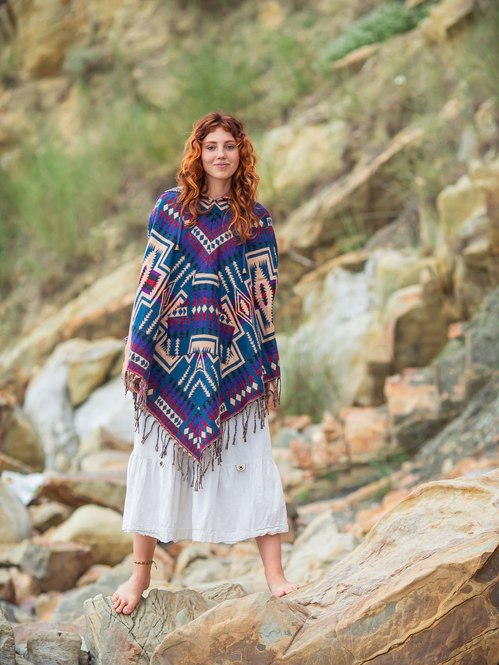 Пончо женское шерстяное с орнаментом