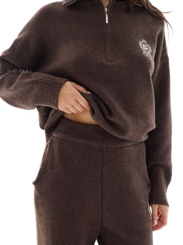 Вязаный костюм с вышивкой в цвете шоколад