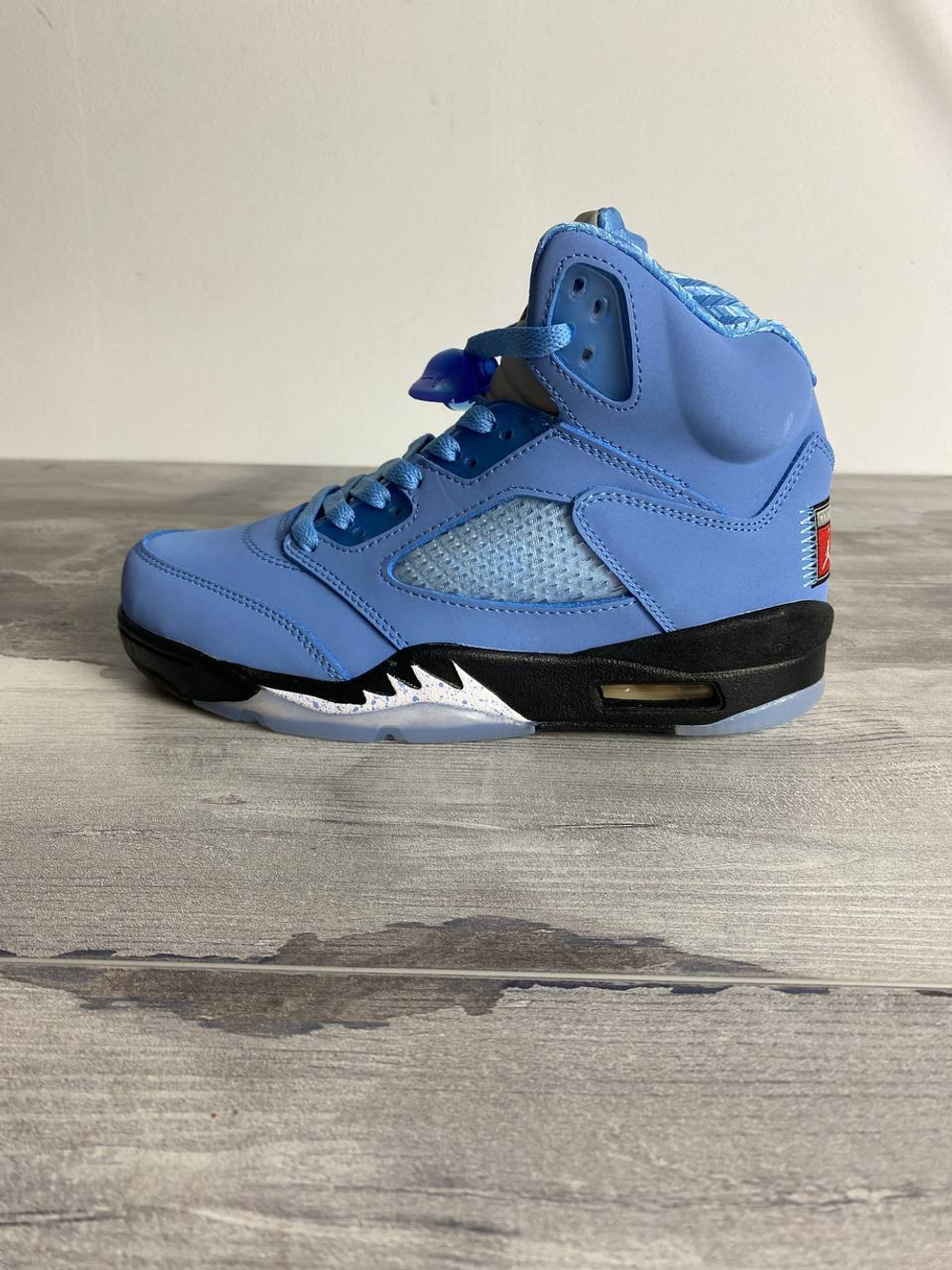 Купить баскетбольные кроссовки Jordan 5 Retro UNC University Blue в баскетбольном магазине futbasket.ru