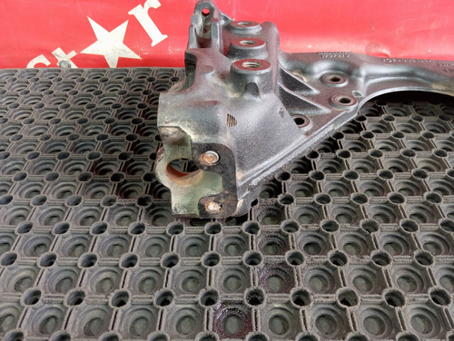 Кронштейн переднего бампера левый