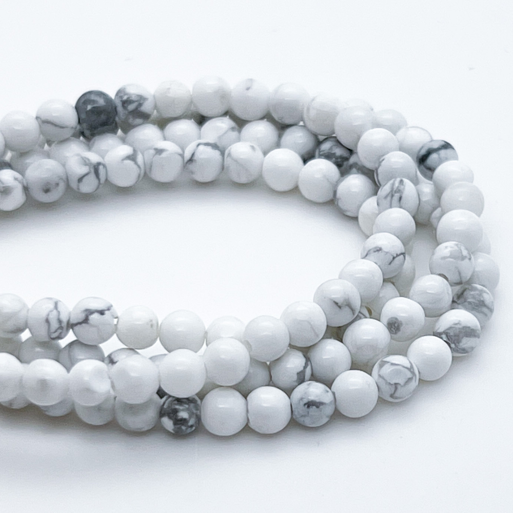 Магнезит бусины, диаметр около 4,4-4,6 мм, цена за нить 38 см