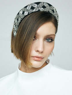 Кокошник S с серебристым стеклярусом