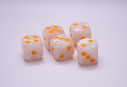 Кости 16 мм. Д6 белые перламутр - 5 шт.