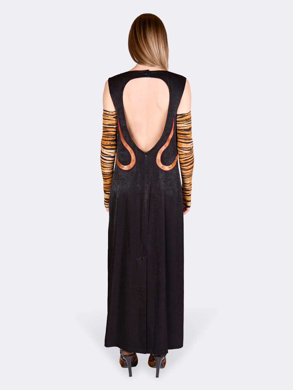 Платье с вышивкой и открытой спиной OLA OLA