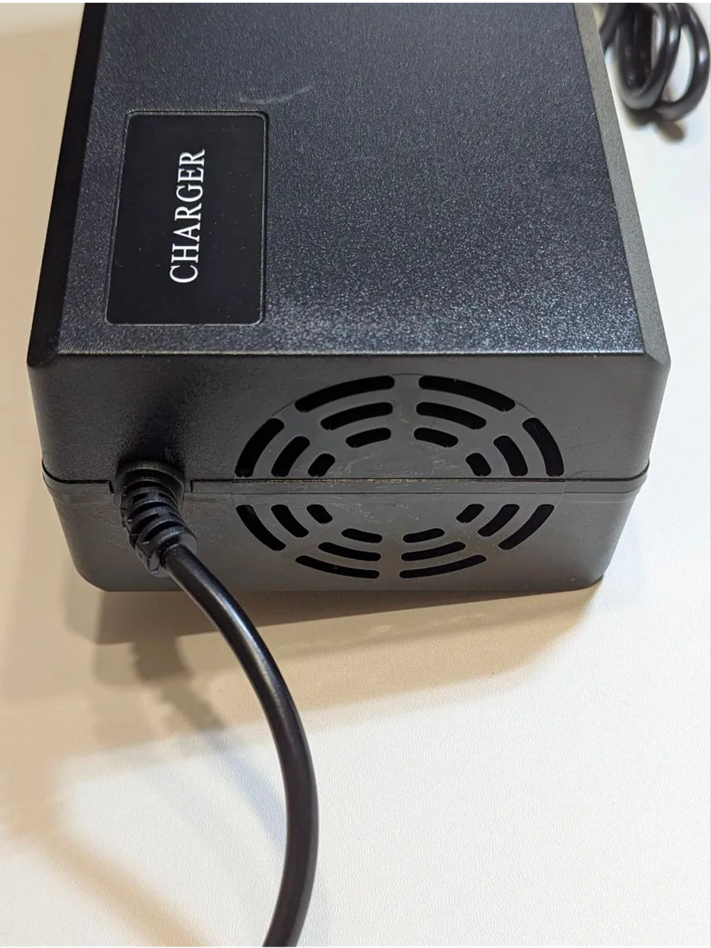 +t Зарядное устройство 8А 3-pin для электровелосипеда