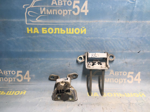 Петля двери задней левой NISSAN MAXIMA 1999