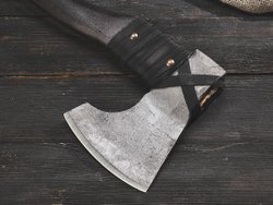 Топор "Руны", рукоять комель берёзы (морилка)