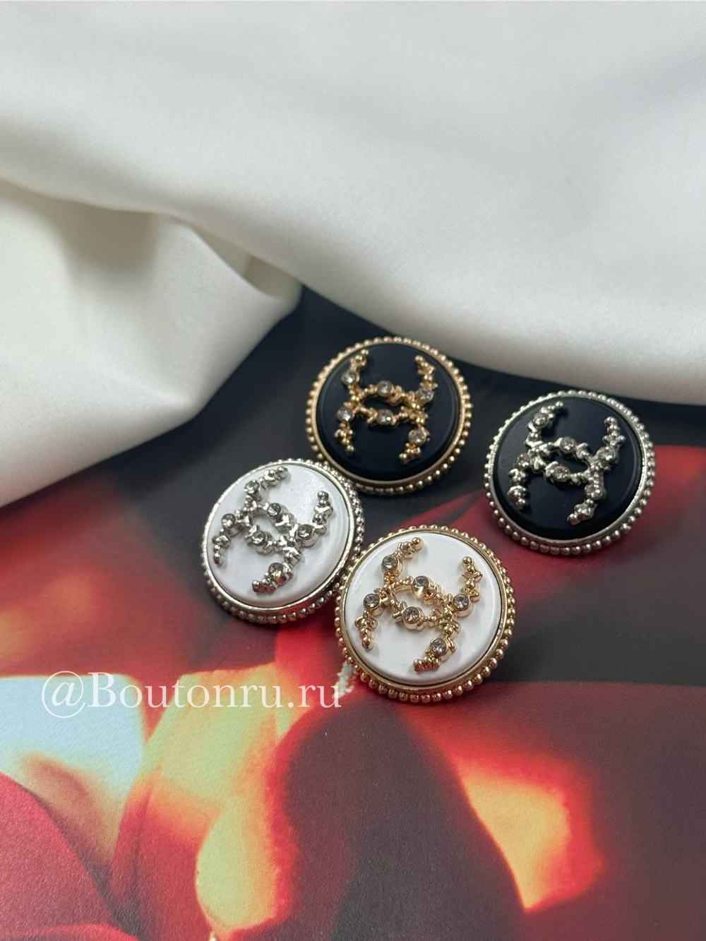Пуговицы Шан. Белые золото 20 мм матовые