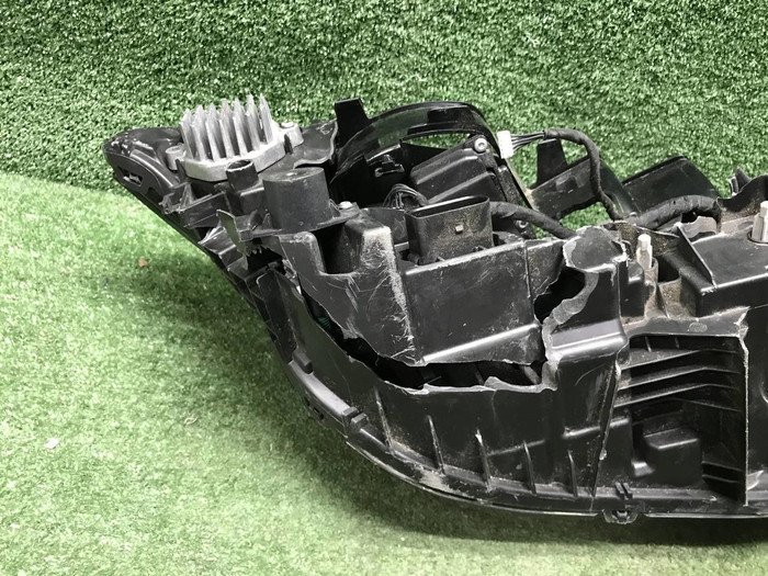 Битая Фара левая Volvo XC60 2 (2021-н.в.) LED