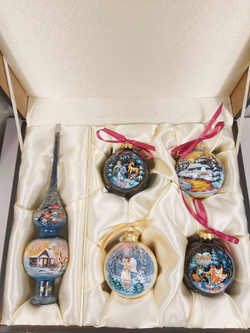 Сувенирный набор №3 из 4-х новогодних шаров и наконечника с ручной росписью Палех