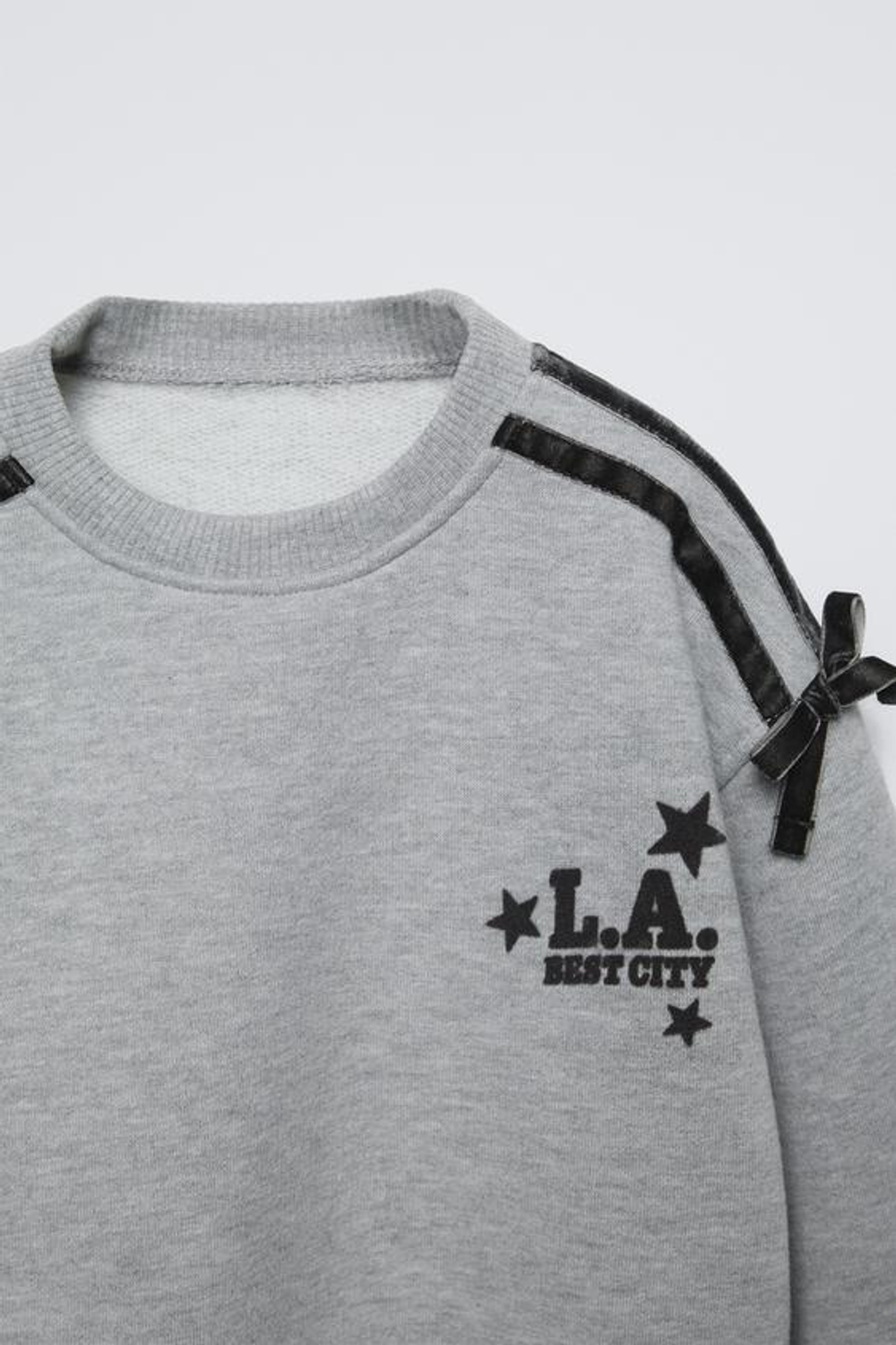 ZARA ХУДИ С РЕЛЬЕФНОЙ НАДПИСЬЮ, СЕРЫЙ С МЕЛАНЖЕВЫМ ЭФФЕКТОМ