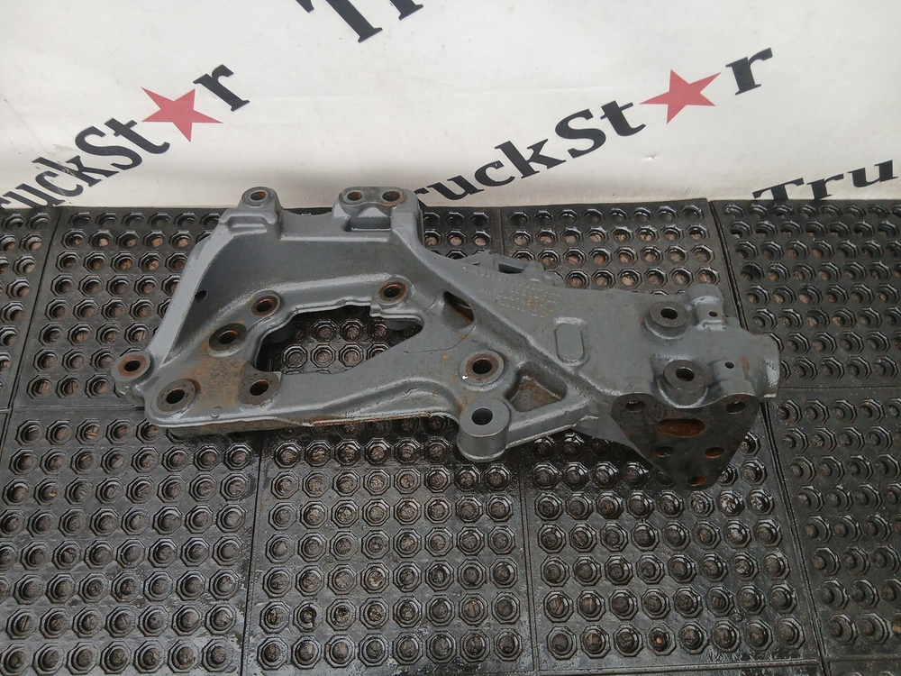 Кронштейн усилителя бампера правый