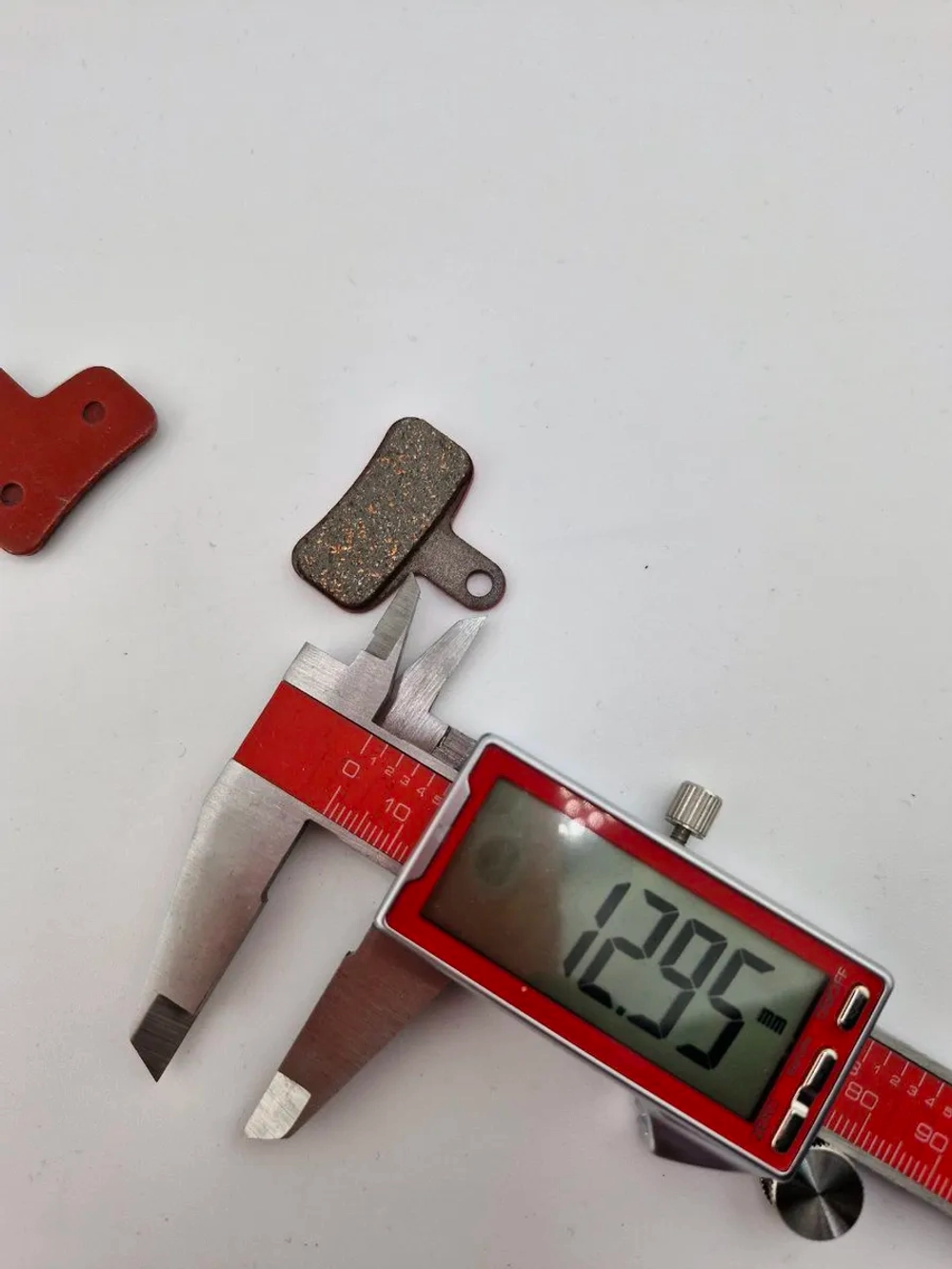 - Колодки тормозные TP-011H для самоката и велосипеда