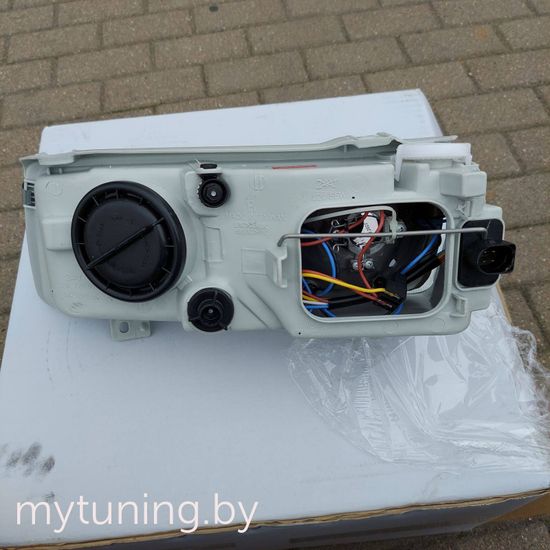 Передние фары VW Passat B4 angel eyes chrome