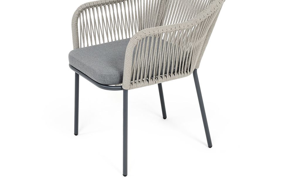 "Лион" стул плетеный из роупа, каркас из стали темно-серый (RAL7024) муар, роуп серый меланж круглый, ткань серая 017