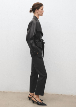 Брюки зауженного укороченного кроя в тонкую полоску