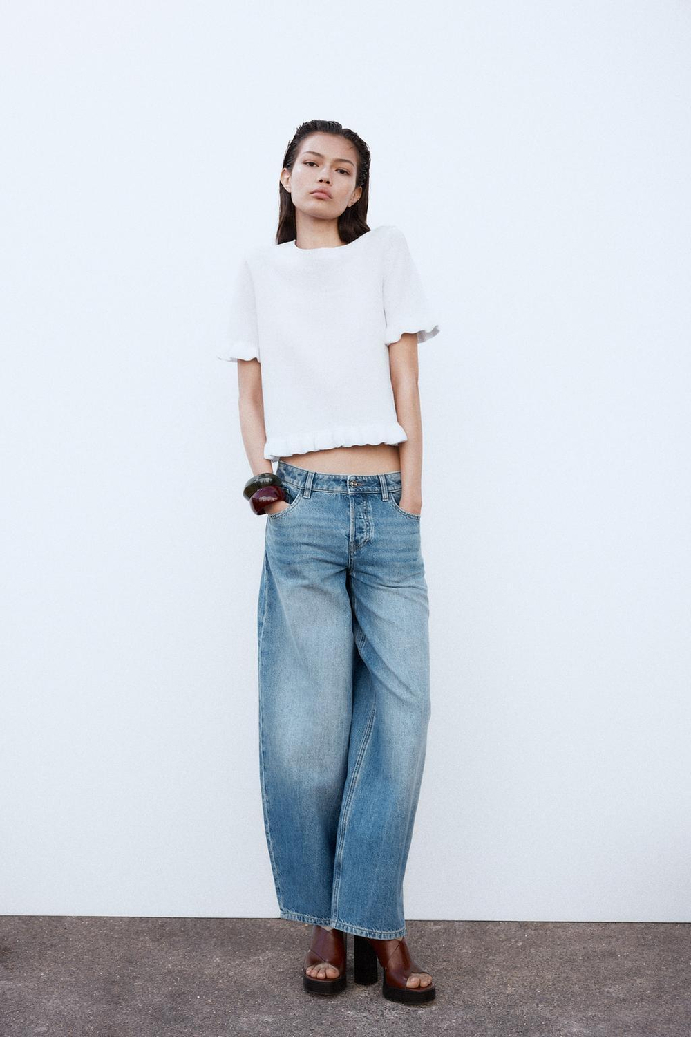 ZARA ТРИКОТАЖНЫЙ ТОП С ВОЛАНАМИ, БЕЛЫЙ