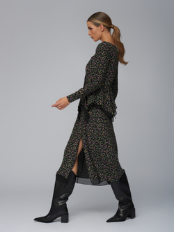 Черное платье в мелкий цветок