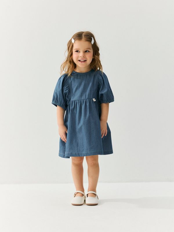 Платье с объемным рукавом 