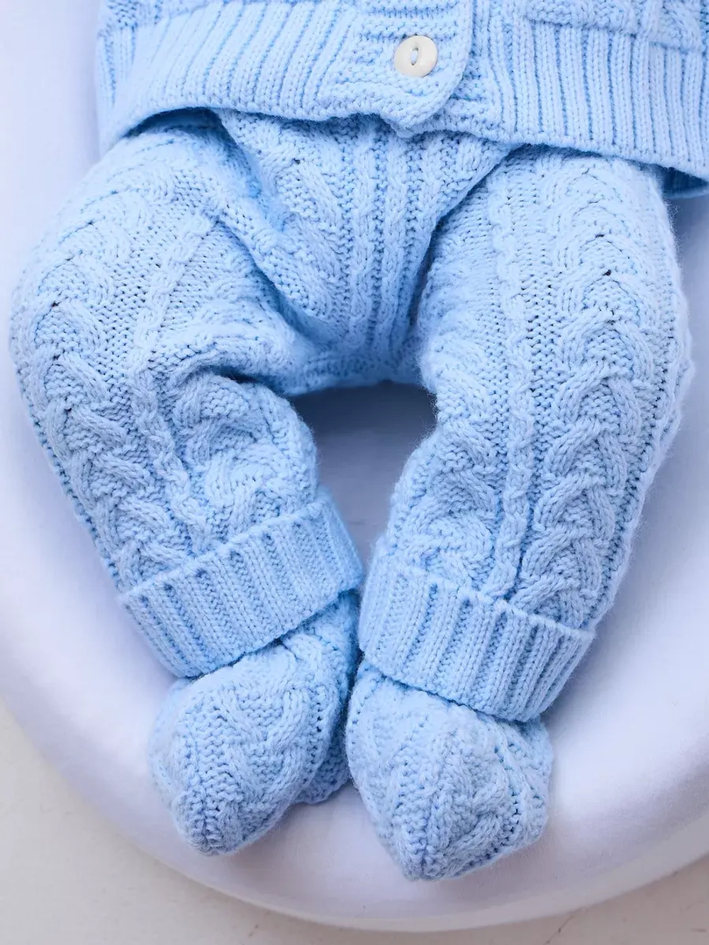 Вязаный костюм для малыша