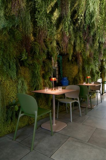 Стул пластиковый Hug Go Green светло-зеленый