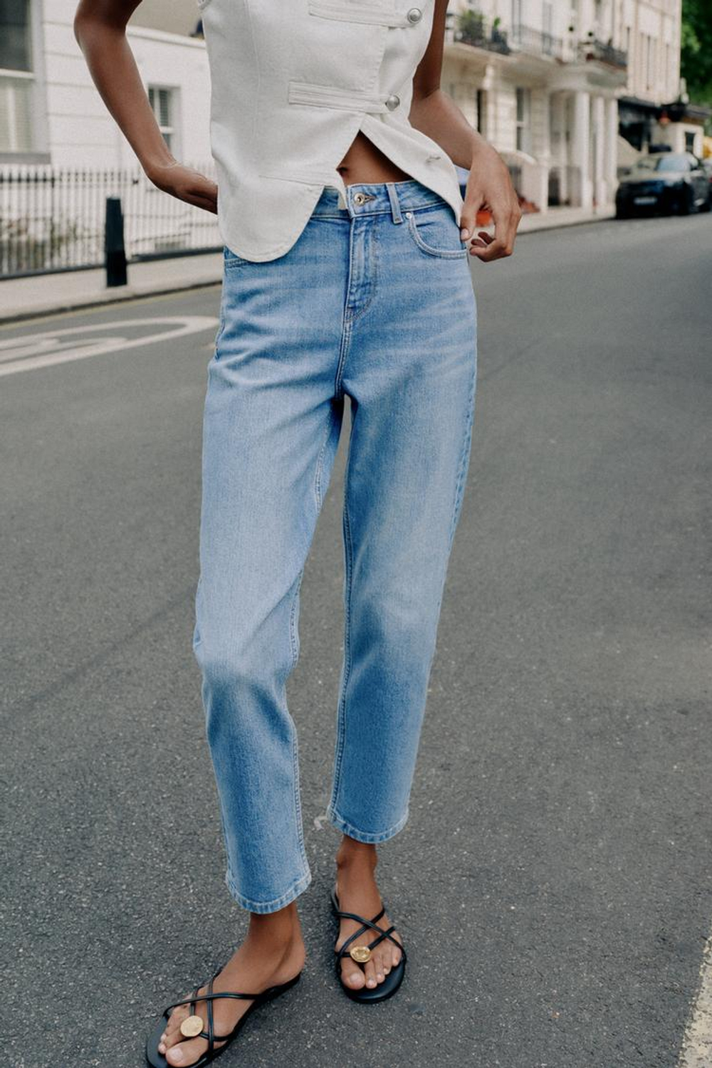 ZARA ДЖИНСЫ Z1975 MOM FIT С ВЫСОКОЙ ПОСАДКОЙ, ВЫЦВЕТШИЙ СИНИЙ