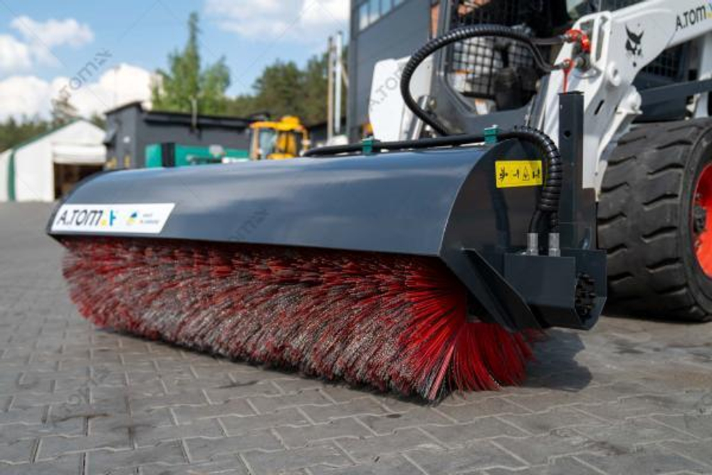 Щетка дорожная на мини погрузчик - AТOM 2000 Bob-Tach
