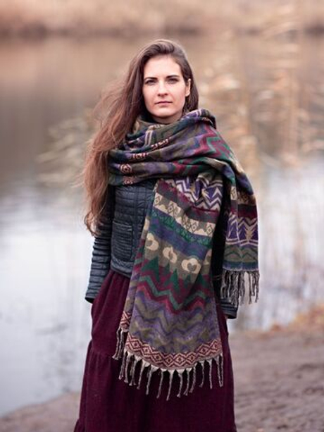 Шерстяной палантин с этно орнаментом