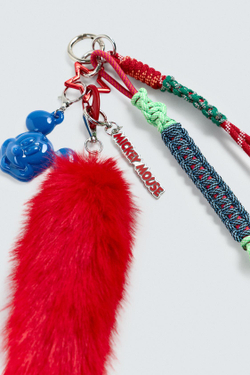 ZARA HARRY LAMBERT X DISNEY БРЕЛОК ДЛЯ КЛЮЧЕЙ С ПОДВЕСКАМИ MICKEY MOUSE, КРАСНЫЙ