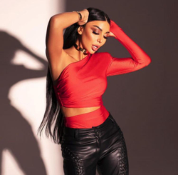 Боди с разрезом на талии и одним рукавом из бифлекса