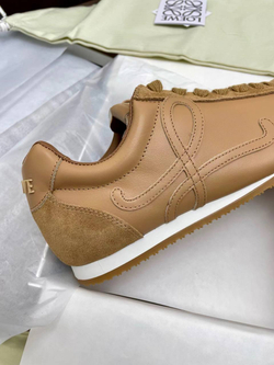 Женские кроссовки Loewe Ballet Runner коричневого цвета с узорами