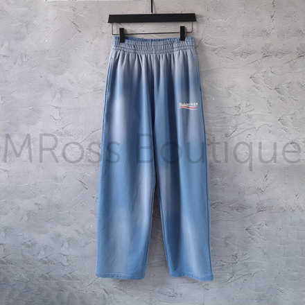 Женские штаны Balenciaga в градиентном голубом цвете с логотипом