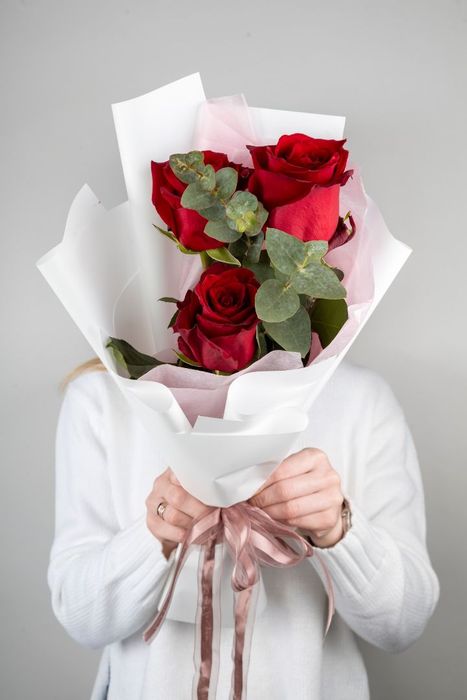 Букет-комплимент из премиальной розы Эксплоер и эвкалипта (40 см)