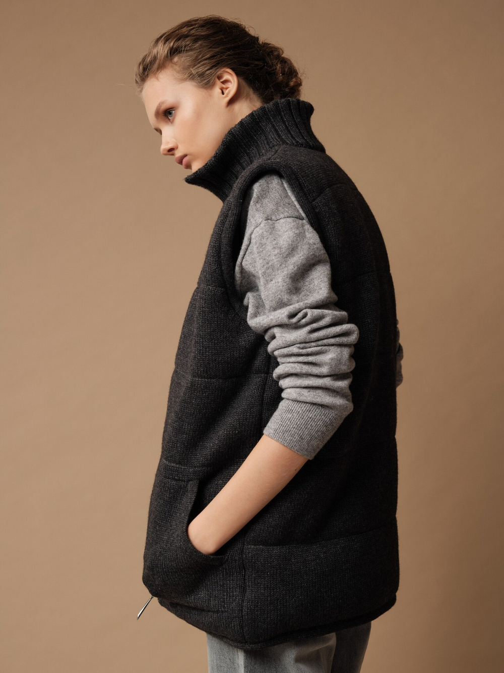 V0442-8101 Жилет темно-серый dbr