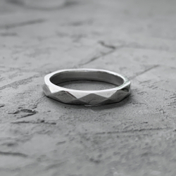 кольцо faceted ring