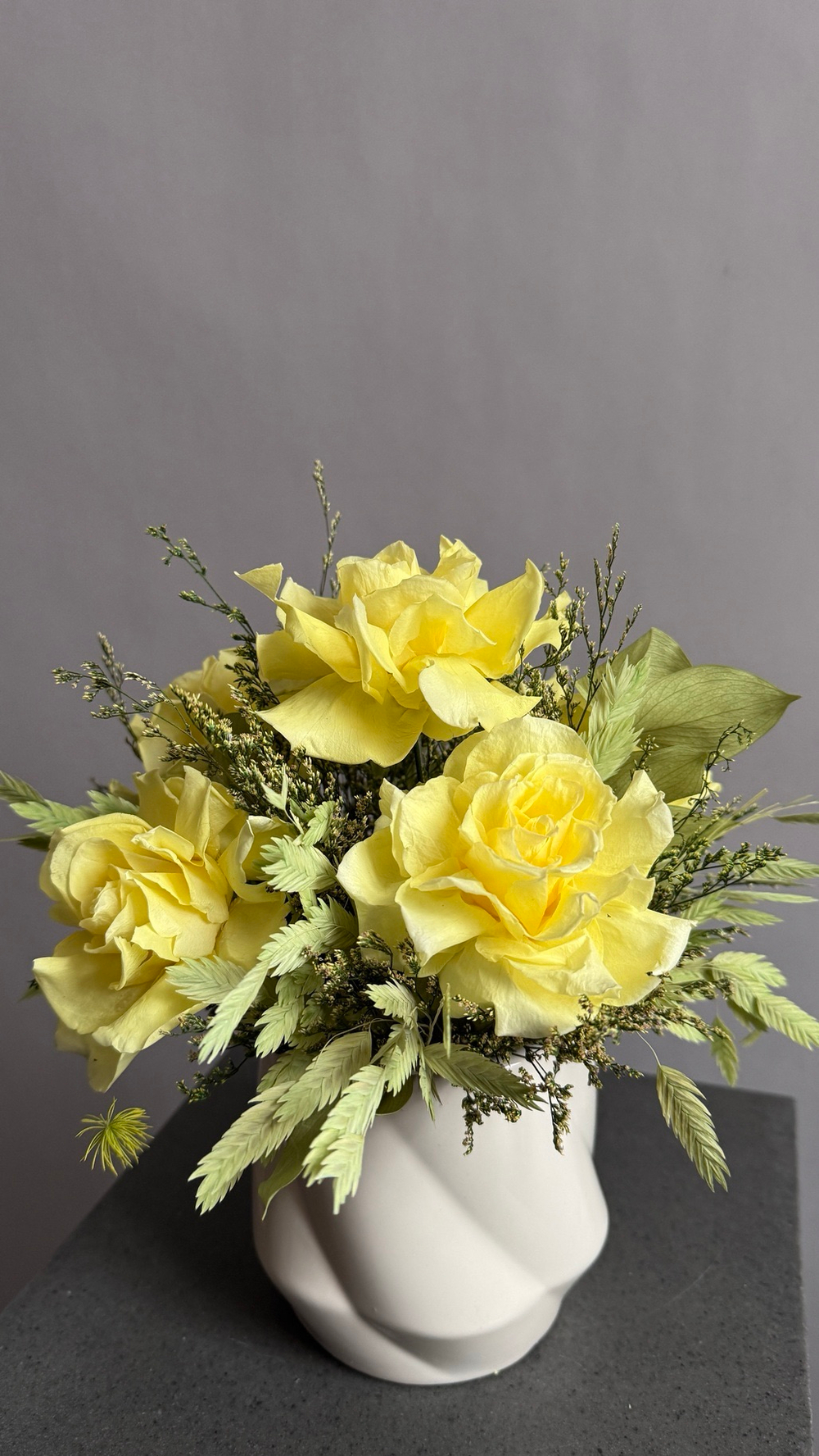 Композиция в кашпо Цинния