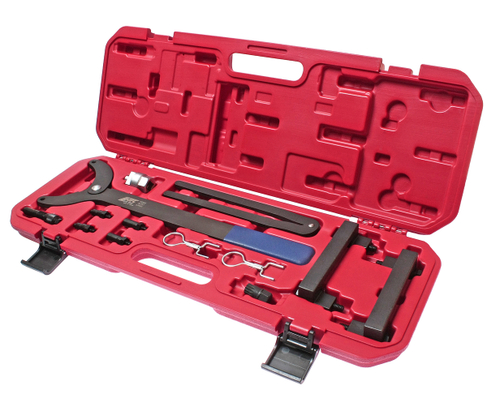 JTC-4086 - Набор фиксаторов распредвала для установки фаз ГРМ (VW AUDI A4,A6,A8 3.2 FSI AUK,A6L 2.4 BDW) JTC - Описание

Специальный набор инструментов применяется для фиксации распределительного вала и установки фаз ГРМ.
В комплекте:
	
		Фиксатор коленвала - 1 шт.
		Фиксатор распредвала - 2 шт.
		Фиксатор натяжителя цепи - 1 шт.
		Инструмент для проворачивания коленвала - 1 шт.
		Фиксатор зубчатых колес - 1 шт.
		Фиксатор вискомуфты - 1 шт.
	

	Применение: VAG A4/А6/А8 3,2 FSI с двигателем AUK. А6L/Quattro 2,4 с двигателем BDW.
	Упаковка: прочный переносной кейс.
	Габаритные размеры: 565/205/50 мм. (Д/Ш/В)
	Вес: 3282 гр.