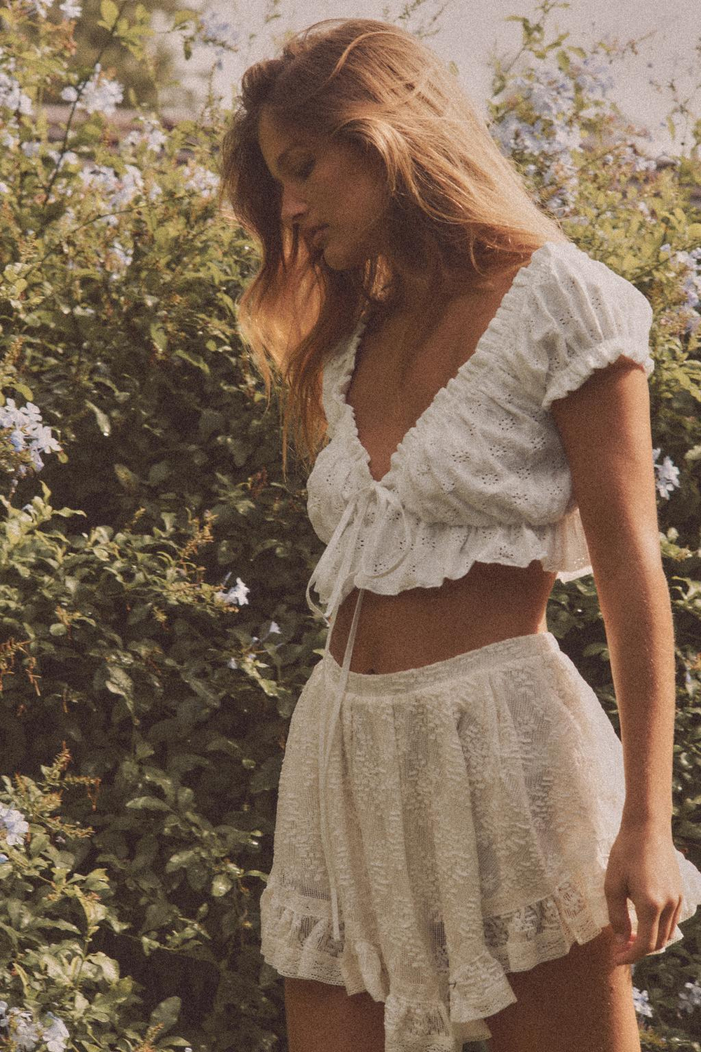 ZARA КРОП-ТОП С ВОЛАНОМ, БЕЛЫЙ