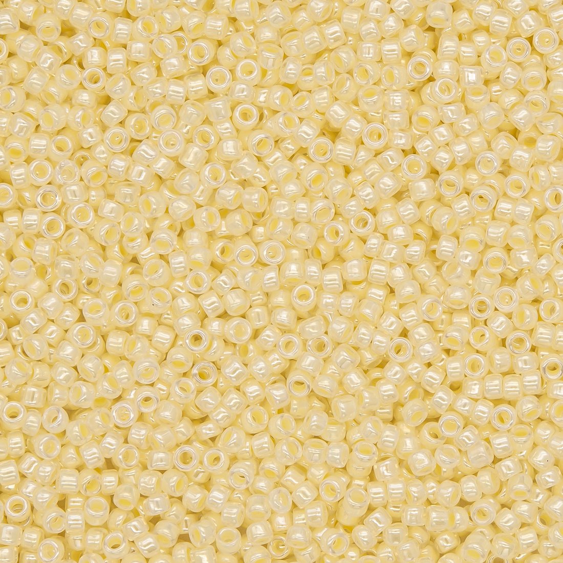 Японский бисер TOHO Round 15/0 (№142), жемчужный глянцевый